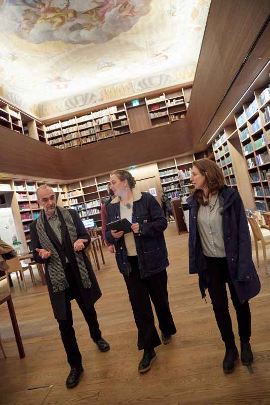 Von links: Direktor des Instituts für Technikfolgenabschätzung (ITA) Michael Nentwich, Moderation Tatjana Lukáš, Stellvertretende Leiterin der Abteilung Parlamentswissenschaftliche Grundsatzarbeit Franziska Bereuter