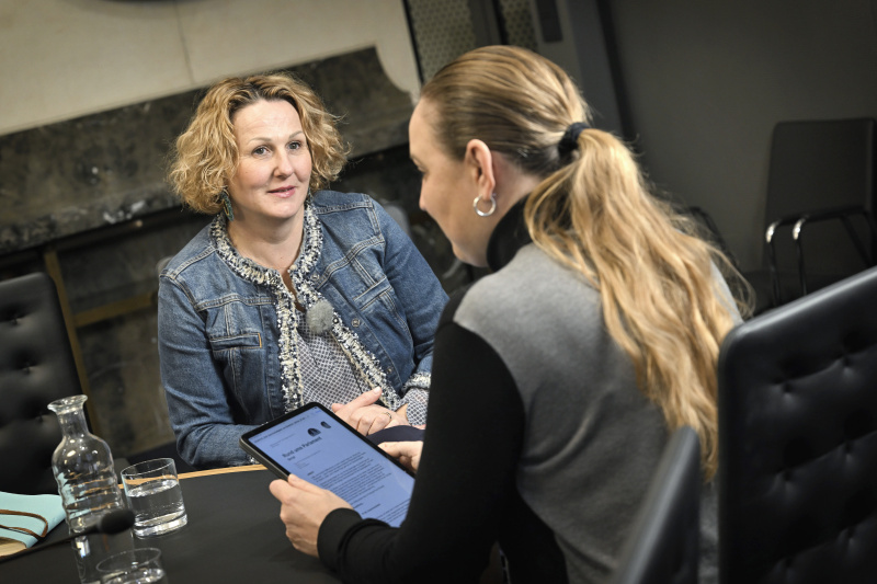 Von links: Professorin für Arbeitswissenschaft und Organisation Sabine Köszegi (TU Wien), Moderation Tatjana Lukáš 