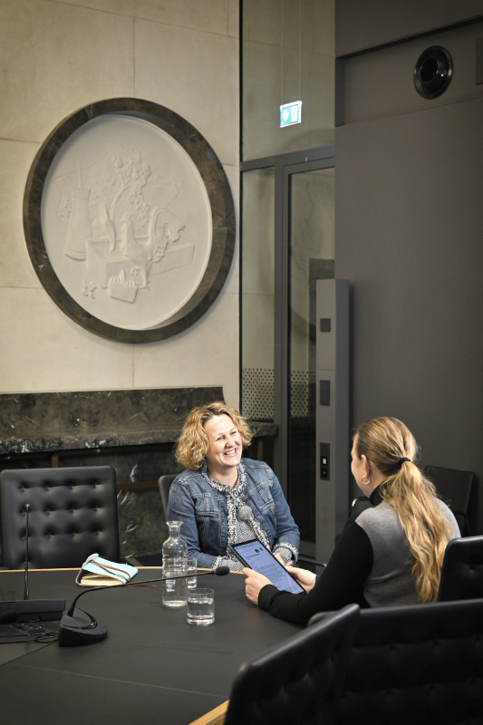 Von links: Professorin für Arbeitswissenschaft und Organisation Sabine Köszegi (TU Wien), Moderation Tatjana Lukáš 