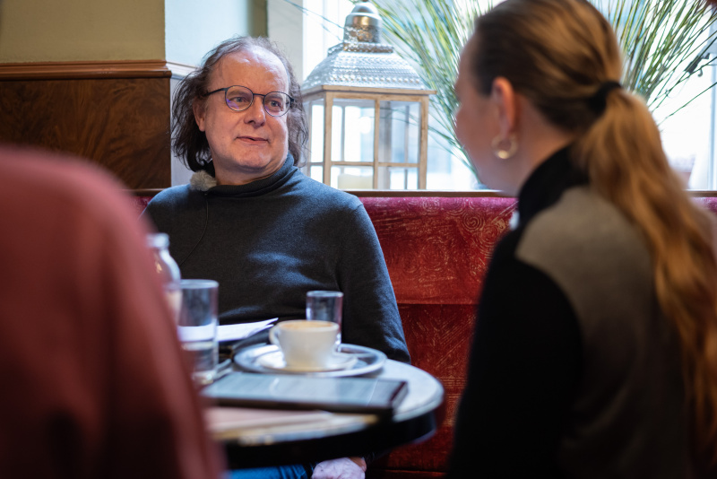 Autor Herbert Sickinger bei den Podcast-Aufnahmen