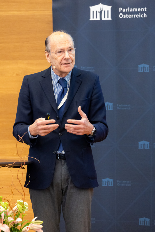 Leiter des Wilhelminenkrebsforschungsinstituts Heinz Ludwig