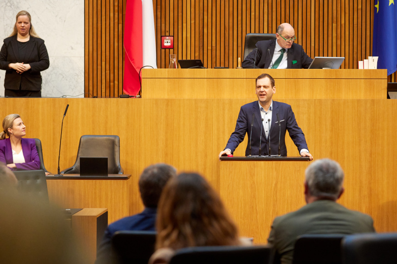 Am Rednerpult Klubvorsitzender Philip Kucher (SPÖ)