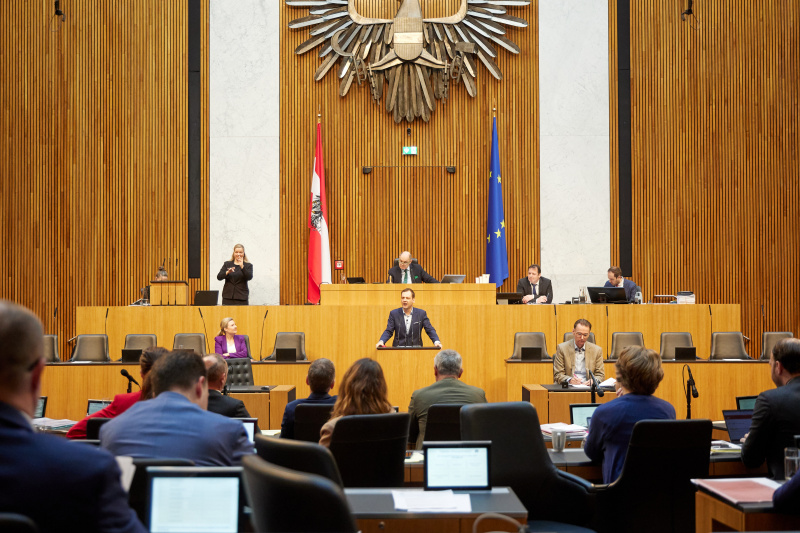 Am Rednerpult Klubvorsitzender Philip Kucher (SPÖ)