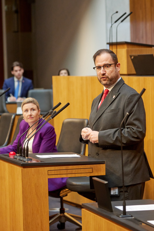 Am Rednerpult Nationalratsabgeordneter Christian Hafenecker (FPÖ)
