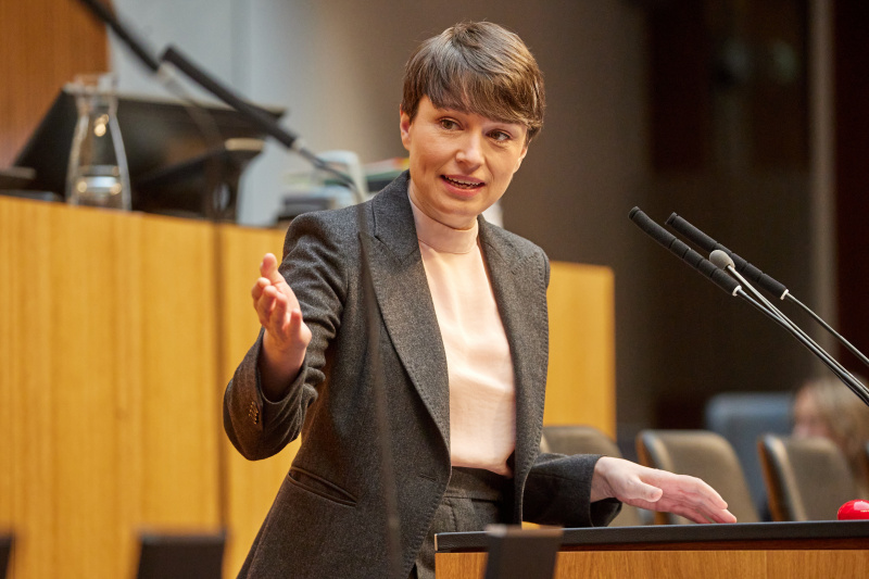 Am Rednerpult Klubobfrau Sigrid Maurer (GRÜNE)