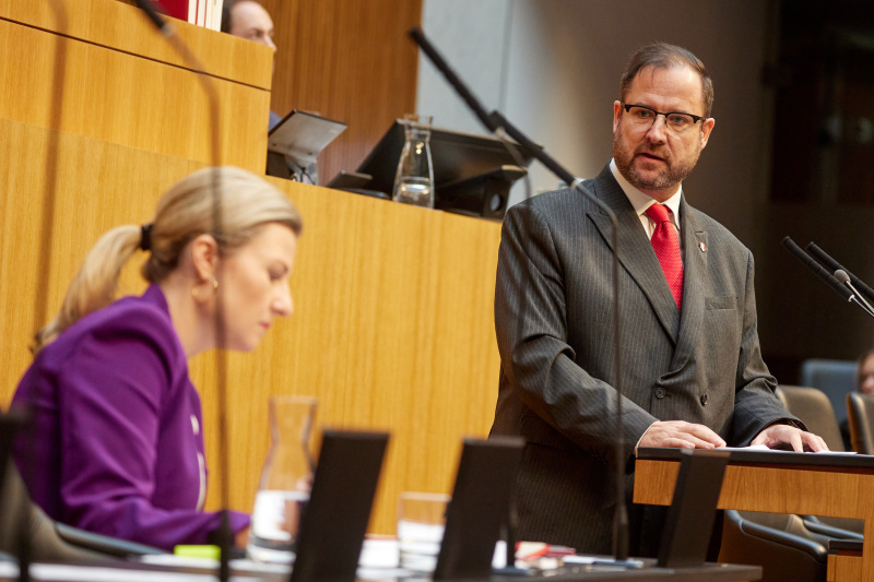 Am Rednerpult Nationalratsabgeordneter Christian Hafenecker (FPÖ)