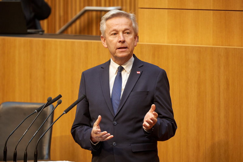 Am Rednerpult Nationalratsabgeordneter Reinhold Lopatka (ÖVP)