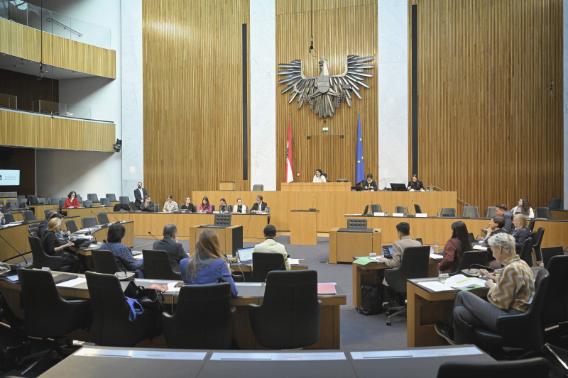 Blick Richtung Veranstaltungsteilnehmer:innen