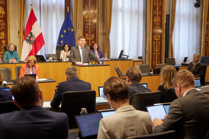 Am Rednerpult Bundesrat Andreas Arthur Spanring (FPÖ)