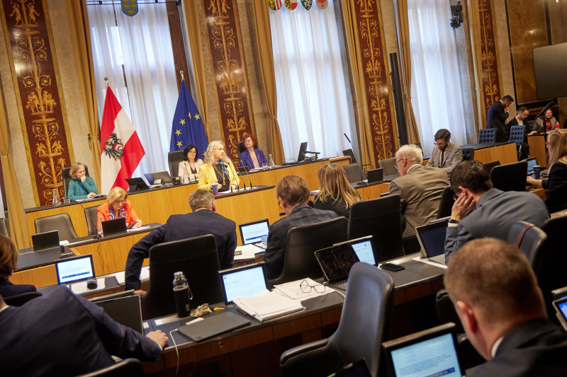 Am Rednerpult Bundesrätin Simone Jagl (GRÜNE)