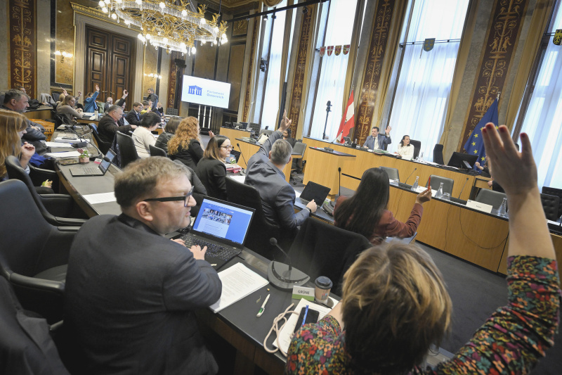 Blick Richtung Veranstaltungsteilnehmer:innen