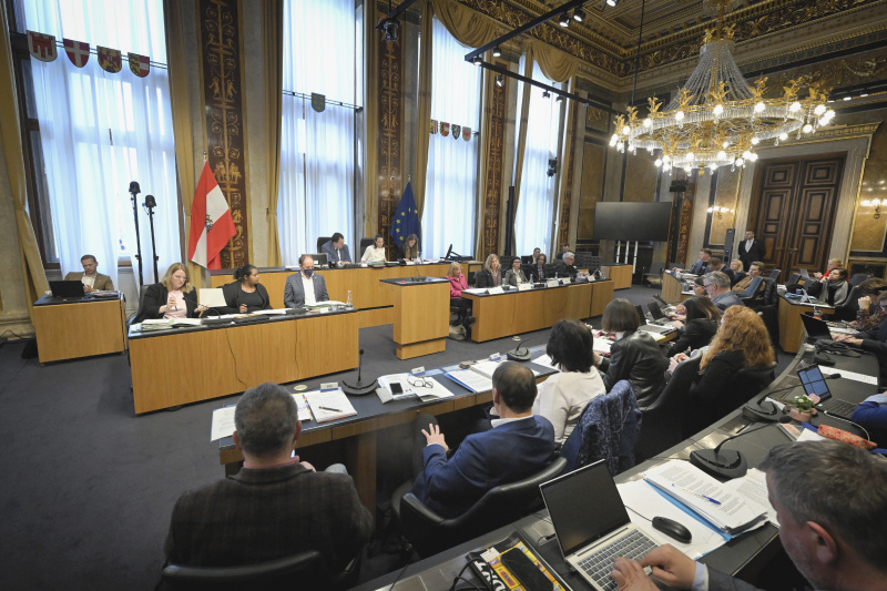 Blick Richtung Veranstaltungsteilnehmer:innen