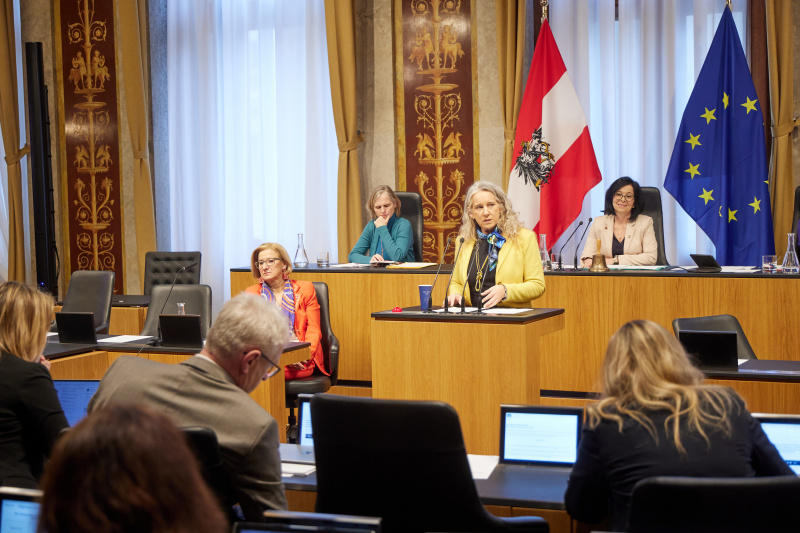 Am Rednerpult Bundesrätin Simone Jagl (GRÜNE)