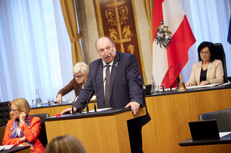 Am Rednerpult Bundesrat Michael Bernard (FPÖ)