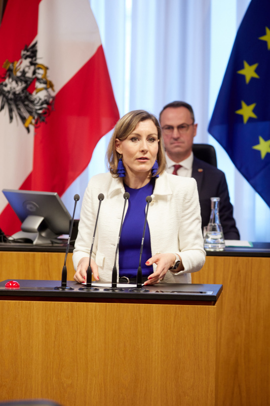 Am Rednerpult Bundesrätin Heike Eder (ÖVP)