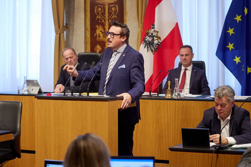 Am Rednerpult Vorsitzender der Bundesratsfraktion Christoph Steiner (FPÖ)