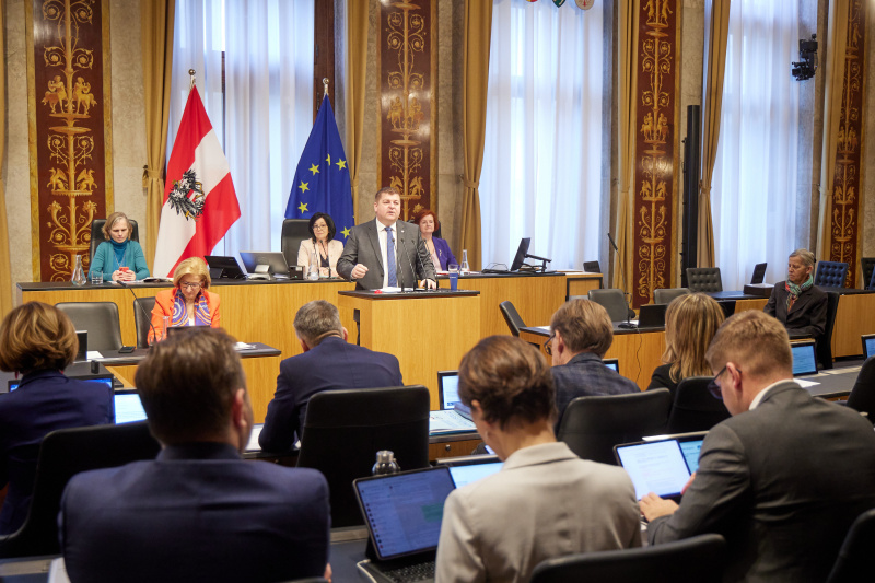 Am Rednerpult Bundesrat Andreas Arthur Spanring (FPÖ)