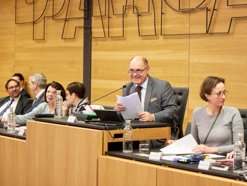 Der "Rot-Blaue Machtmissbrauch" Untersuchungs-Ausschuss bei seiner 1. Sitzung.