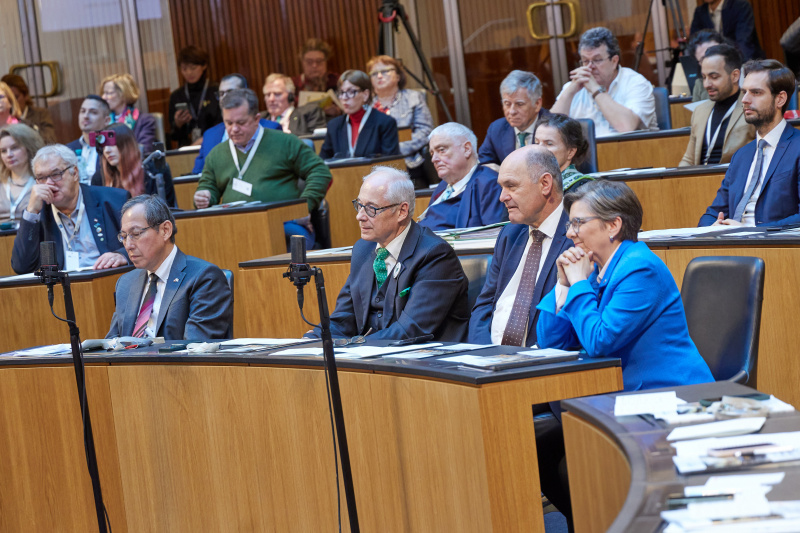 Von links: Botschafter von Japan Ryuta Mizuuchi, Gründer Essl Foundation und Zero Project Martin Essl, Nationalratspräsident Wolfgang Sobotka (ÖVP), Rektorin der Gallaudet University Roberta Cordano