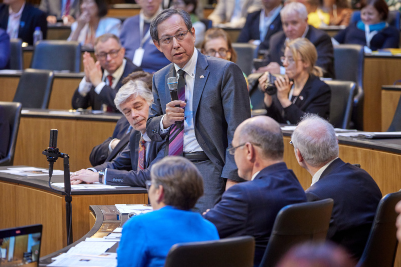 Ankündigung des White Hands Chorus durch Botschafter von Japan Ryuta Mizuuchi