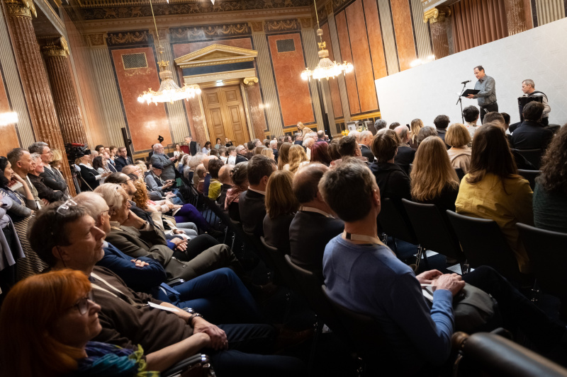 Musikalische Untermalung durch Gabriel Lipuš und Roman Pechmann. Blick in den Saal
