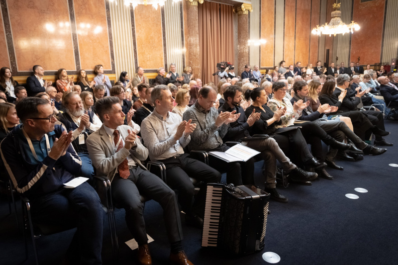 Blick in den Sitzungssaal