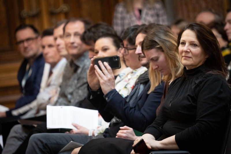 Von rechts: Künstlerin Tanja Prušnik, Künstlerin Verena Gotthard, Künstler Marko Lipuš, Historikerin Brigitte Entner