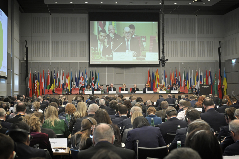 Nationalratspräsident Wolfgang Sobotka (ÖVP) am Wort. Blick Richtung Veranstaltungsteilnehmer:innen