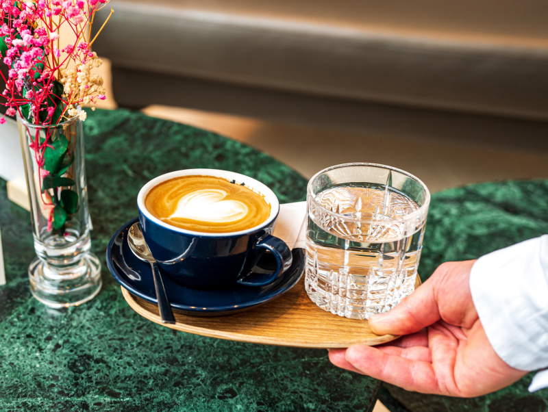 Kaffee im Bistro des Parlaments