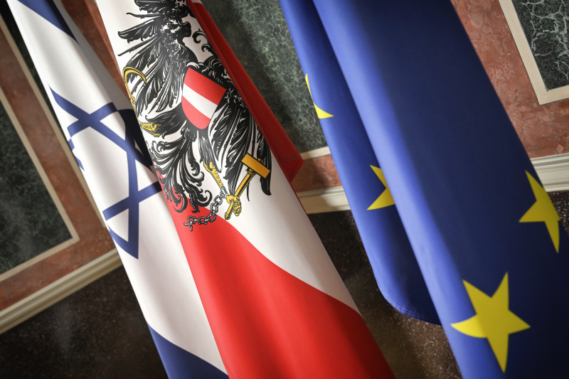 Fahnen von Israel, Österreich und Europäischer Union