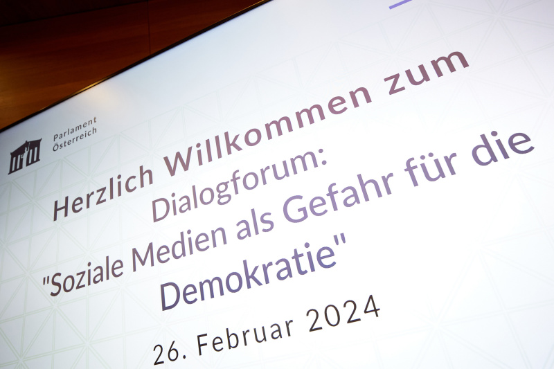 Monitor mit Veranstaltungstitel