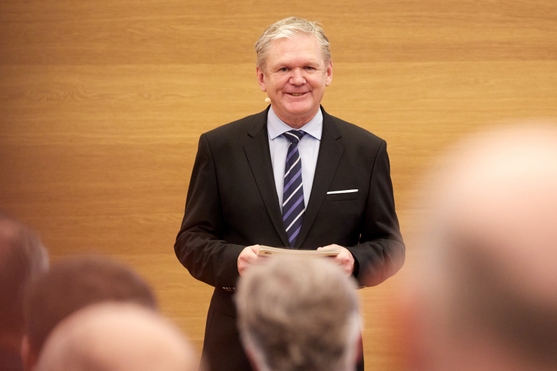 Moderation Leiter ORF Wissenschaft Günther Mayr