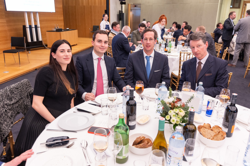 Von rechts: FPÖ-Klubdirektor Norbert Nemeth, FPÖ-Klubobmann im Niederösterreichischen Landtag Reinhard Teufel, FPÖ-Klubobmann im Wiener Landtag Maximilian Krauss und seine Begleitung