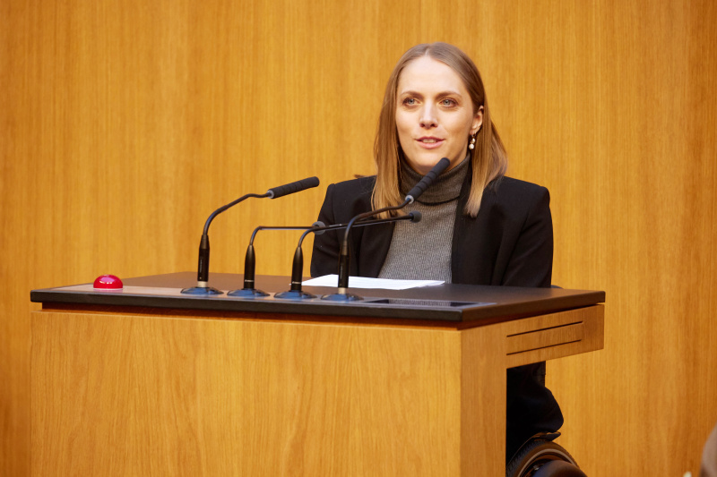 Am Rednerpult Nationalratsabgeordnete Kira Grünberg (ÖVP)