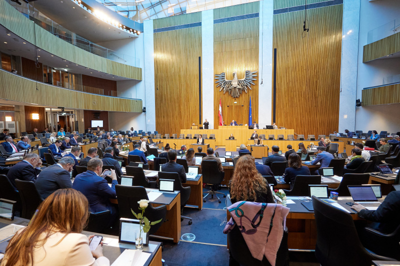 Am Rednerpult Nationalratsabgeordnete Kira Grünberg (ÖVP)