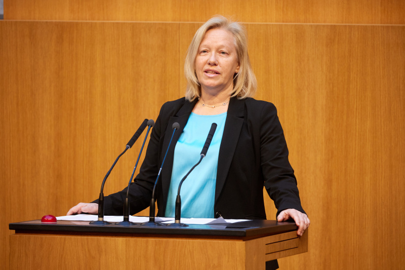 Am Rednerpult Nationalratsabgeordnete Verena Nussbaum (SPÖ)