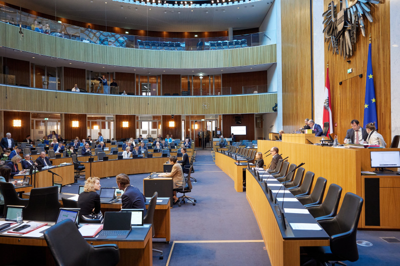 Am Rednerpult Nationalratsabgeordnete Kira Grünberg (ÖVP)