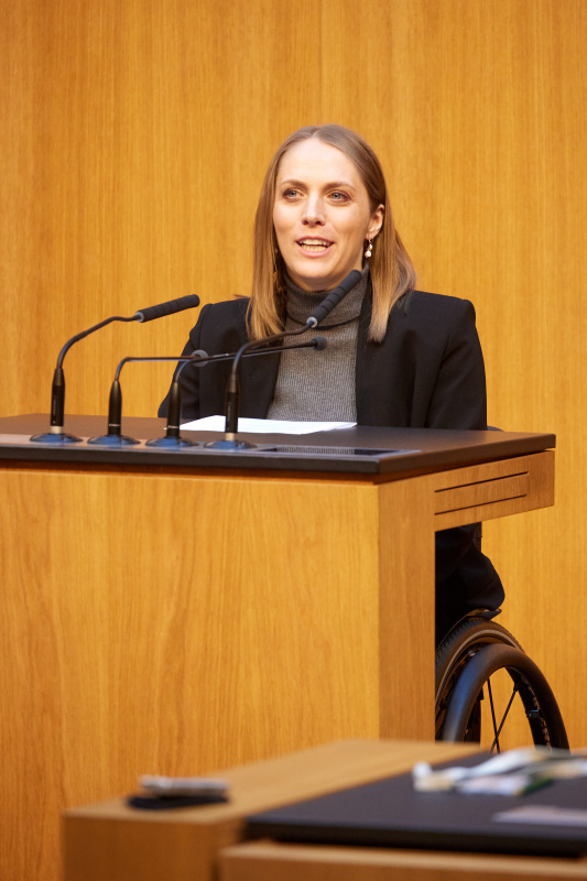 Am Rednerpult Nationalratsabgeordnete Kira Grünberg (ÖVP)
