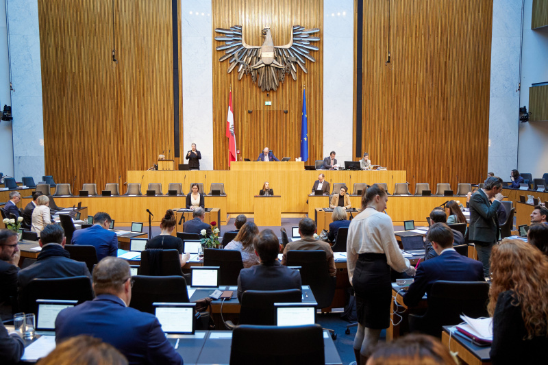 Am Rednerpult Nationalratsabgeordnete Kira Grünberg (ÖVP)