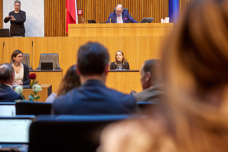 Am Rednerpult Nationalratsabgeordnete Kira Grünberg (ÖVP)