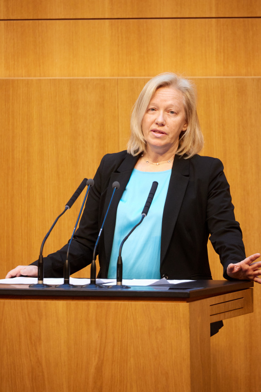 Am Rednerpult Nationalratsabgeordnete Verena Nussbaum (SPÖ)