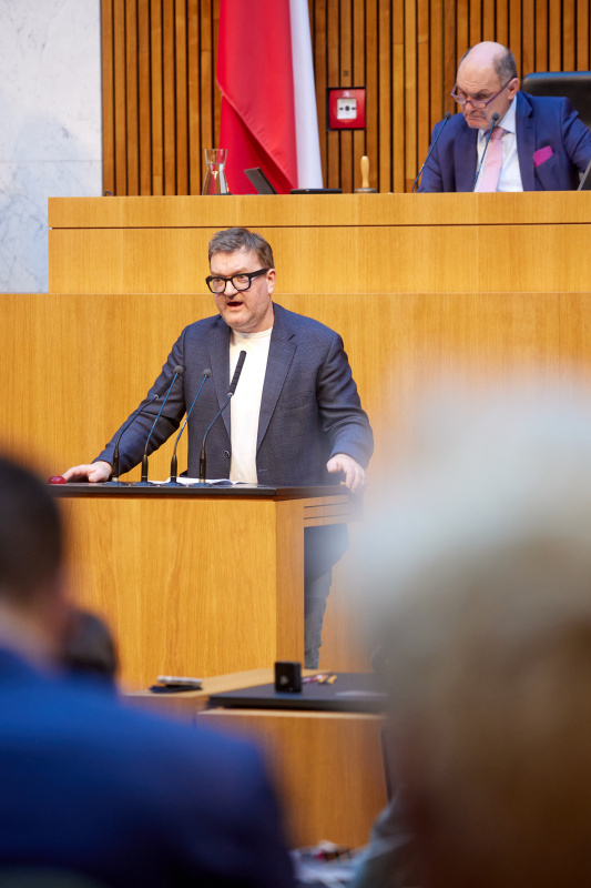 Am Rednerpult Nationalratsabgeordneter Markus Koza (GRÜNE)