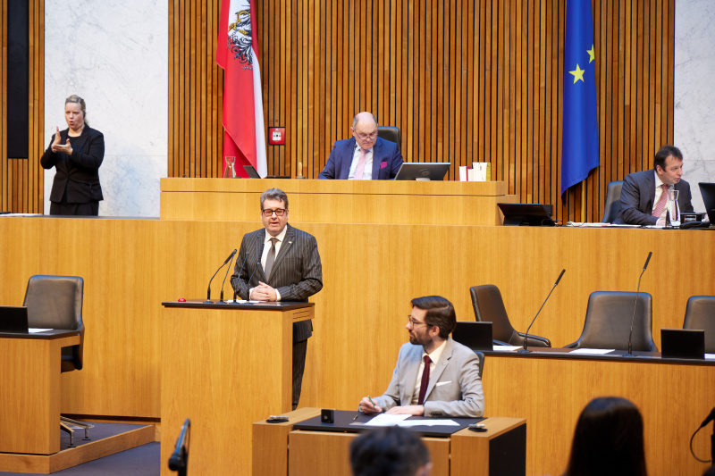 Am Rednerpult Nationalratsabgeordneter Robert Laimer (SPÖ)