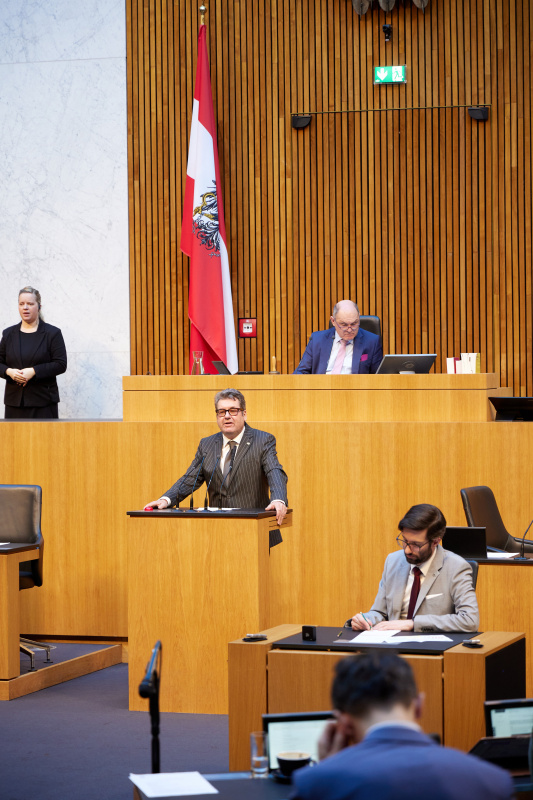 Am Rednerpult Nationalratsabgeordneter Robert Laimer (SPÖ)