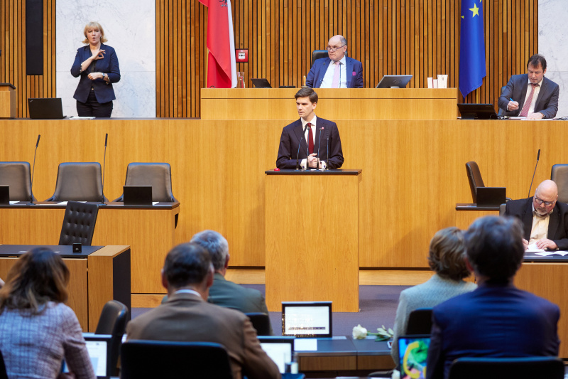 Am Rednerpult Nationalratsabgeordneter Douglas Hoyos-Trautmansdorff (NEOS)