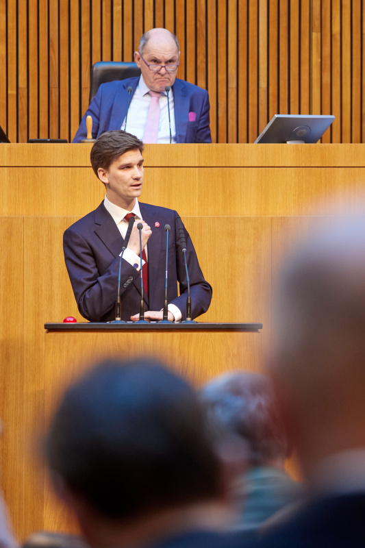 Am Rednerpult Nationalratsabgeordneter Douglas Hoyos-Trautmansdorff (NEOS)