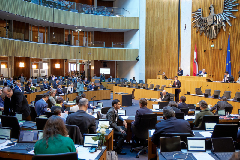 Am Rednerpult Nationalratsabgeordneter Douglas Hoyos-Trautmansdorff (NEOS)