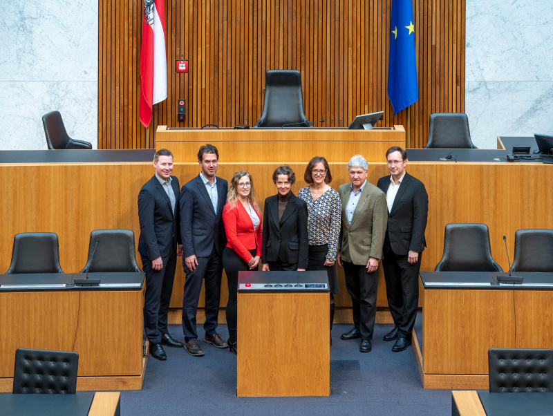 Gruppenfoto der Mitarbeiter:innen im Budgetdienst des Parlaments