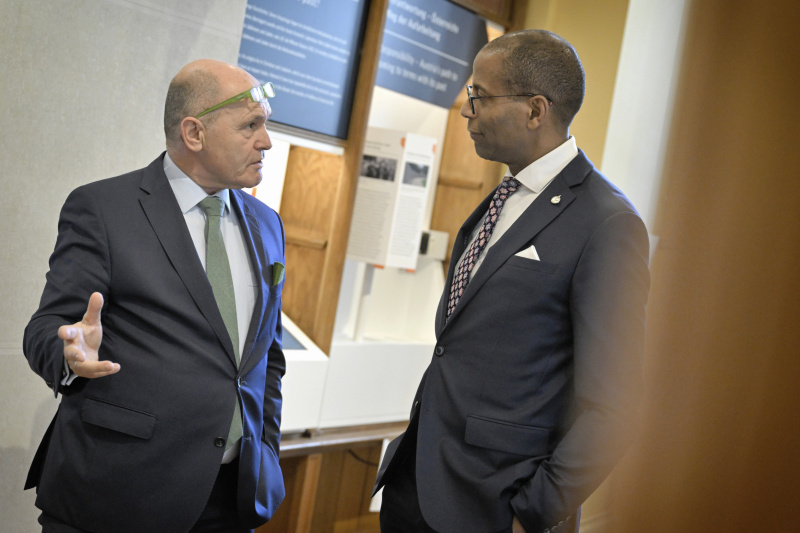 Parlamentsführung. Von links: Nationalratspräsident Wolfgang Sobotka (ÖVP), Sprecher des House of Commons des kanadischen Parlaments Gregory Fergus