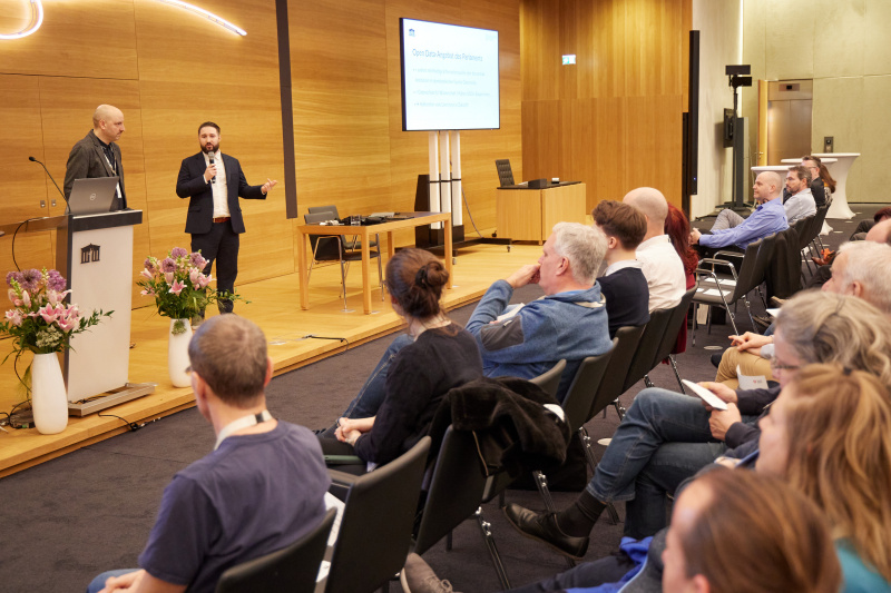 Von links: Laurenz Ennser-Jedenastik - Institut für Staatswissenschaften Universität Wien, Simon Hofer - Verantwortlicher für Open-Data Parlamentsdirektion